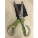 French European 9 in Pinking Shears
