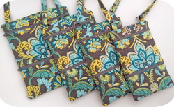 Embroidery Garden Cross Body Bags