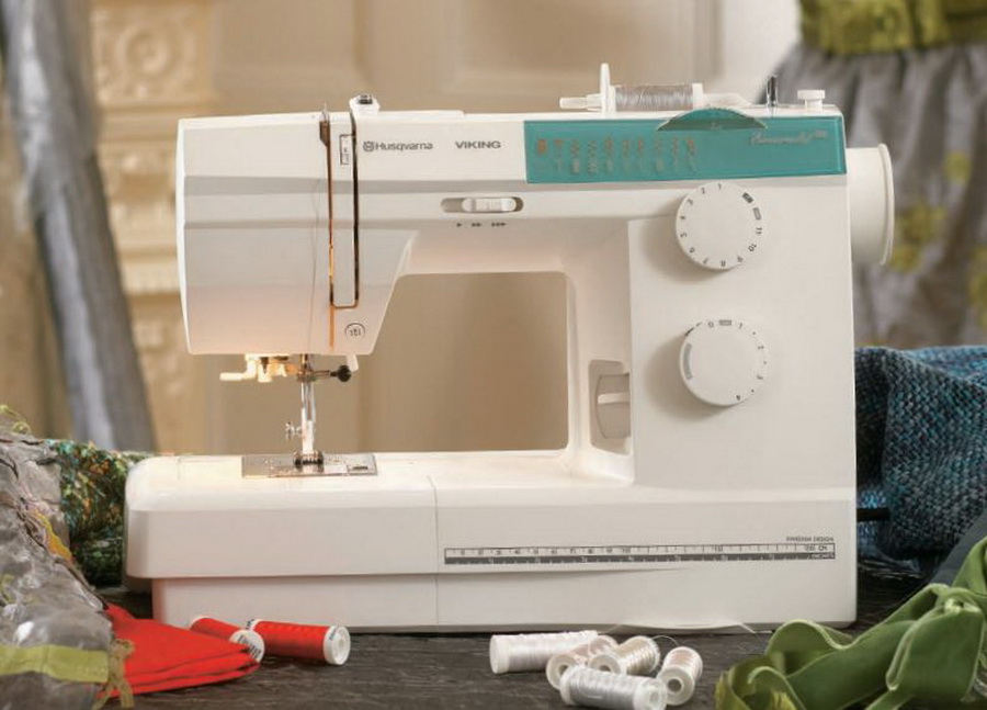 Husqvarna Viking Emerald 118 Sewing Machine | Sewing Machines Plus